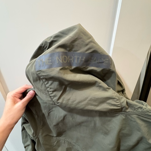 The North Face Windbreaker - Picture 2 of 6